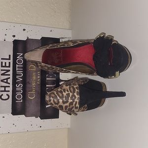 EUC Circus by Sam Edelman Leigh platform heels, sz 7.5 gold detail, black bow